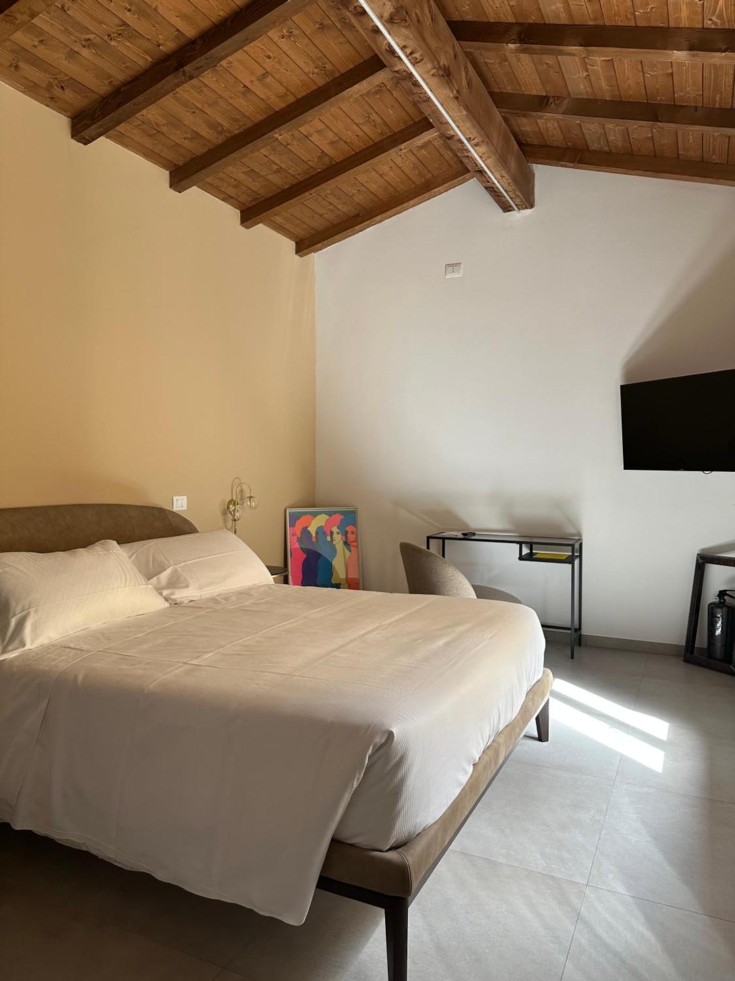 Ginevra Boutique Rooms - Palazzo Leosini - Residenze D'Epoca LʼAquila Exterior foto